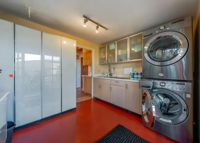 Unique Home, 3 Bedroom 1 Ba, Yoga, Peaceful *